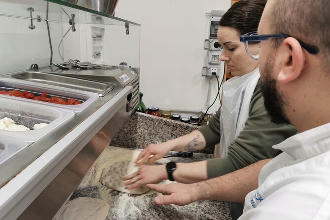 2-Hour Authentic Italian Pizza Making Class in Naples - The wood-burning oven and the moment of truth