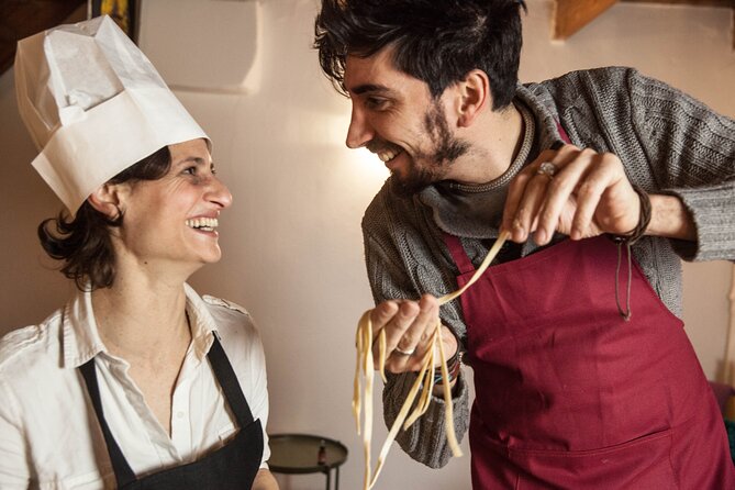 3 Hour Cooking Class: Homemade Pasta and Tiramisu in Venice - Making ricotta and spinach ravioli