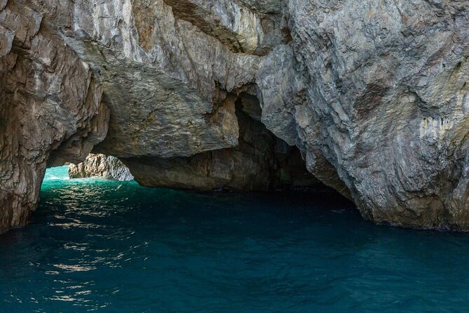 3 Hours Private Boat Tour of Capri with Pasta and Prosecco - Key points to know before you book
