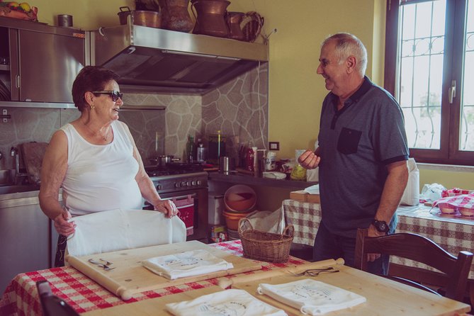Abruzzo Traditional Pasta Making with 85y old local Grandma - What the Campovalano setting means for your plans