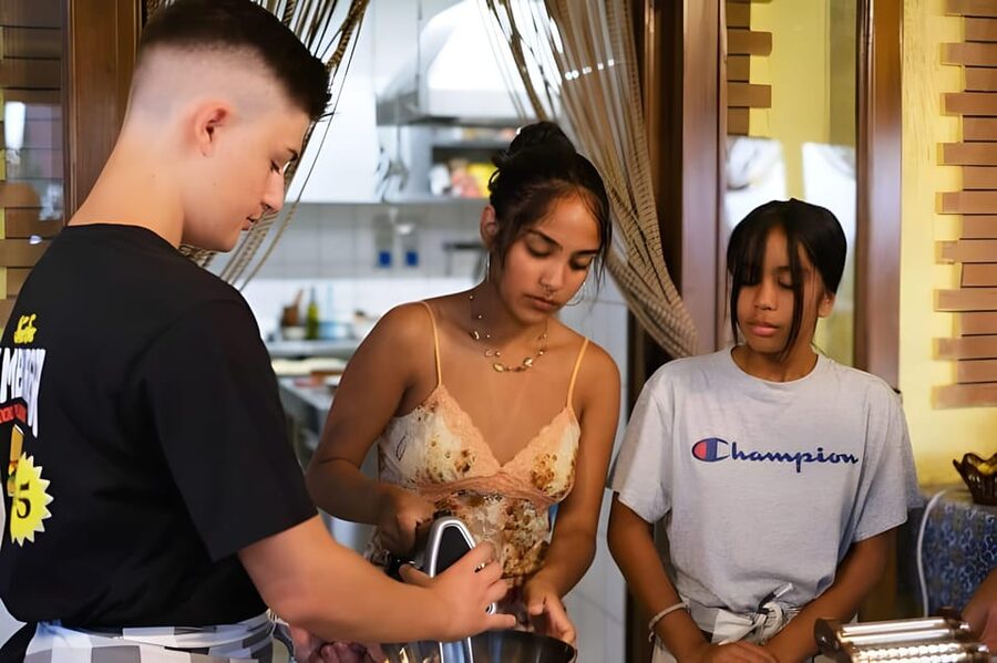 Amalfi: Make tagliatelle, mozzarella and tiramisù - Animals, music, and a relaxed meal