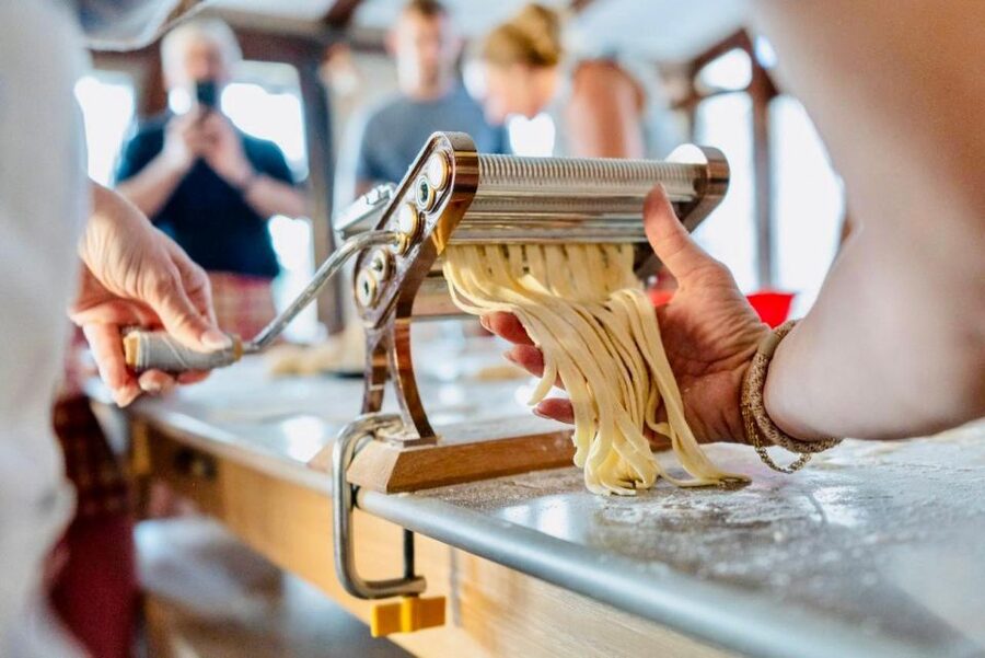Amalfi: Mozzarella, Fettuccine, and Tiramisù Cooking Class - Stretching mozzarella from scratch