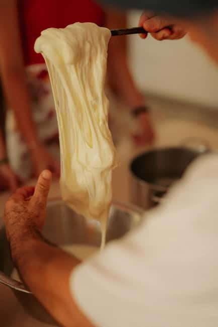Amalfi: Tagliatelle, Mozzarella & Tiramisù Cooking Workshop - Turning milk into fresh mozzarella