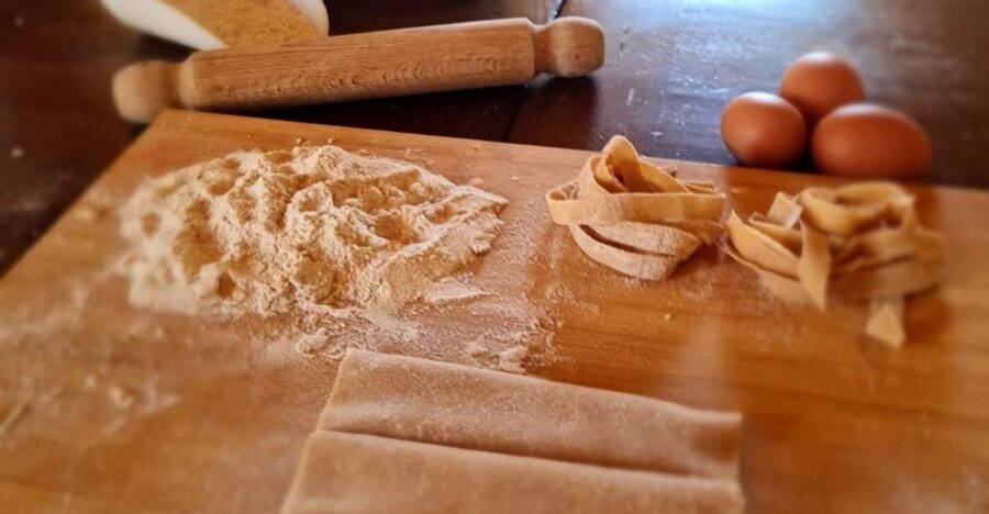 Arezzo: pasta e tiramisù cooking class organic Tuscan farm - Giada’s family-style teaching