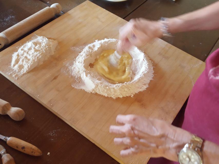 Arezzo: pasta e tiramisù cooking class organic Tuscan farm - Who will enjoy this class most?