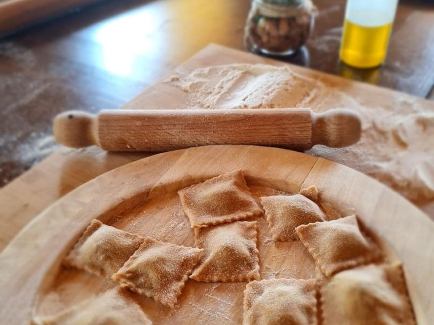Arezzo: pasta e tiramisù cooking class organic Tuscan farm - Practical details before you reserve