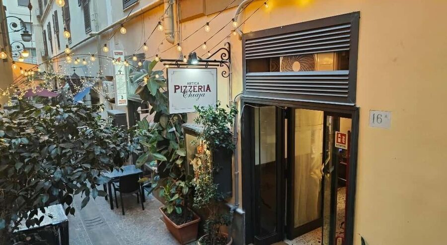Authentic Neapolitan Pizza Lesson - Making your own pizza in Campania