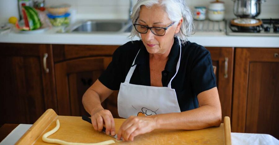 Bari: Pasta & Tiramisu Class at a Local's Home - Key points to know before booking