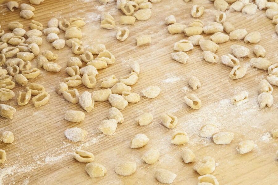 Bari: Pasta & Tiramisu Cooking Class at a Local's Home - Rolling sfoglia and making two pasta dishes