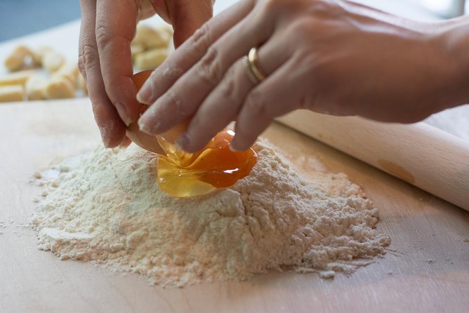 Become a Masterchef in Rome: Pasta, Ravioli and Tiramisù Class - Rolling fresh fettuccine by hand