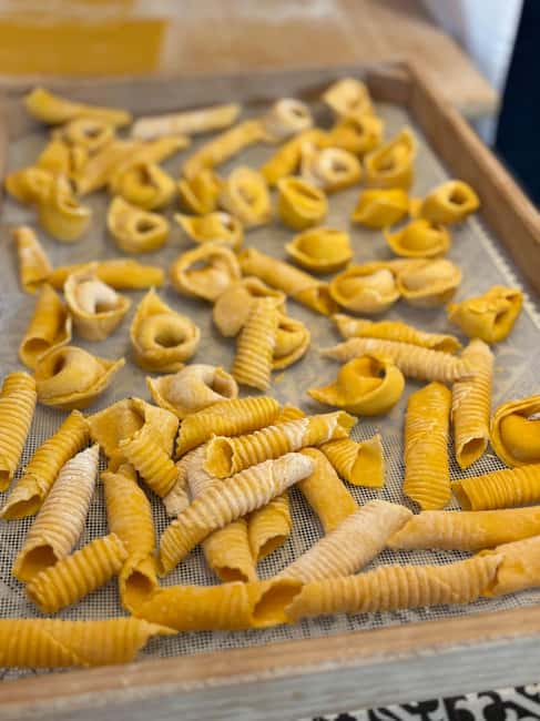 Bologna: 3 Pastas, Tiramisu and Unlimited Wine Tasting - Two sauces and the flavor of Bologna