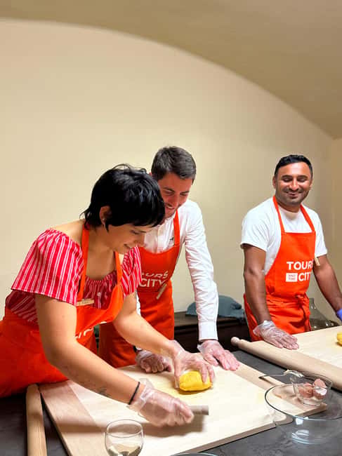 Bologna: Pasta Cooking Class, Ragu, Spritz, Wine & Gelato - A three-hour taste of Bologna