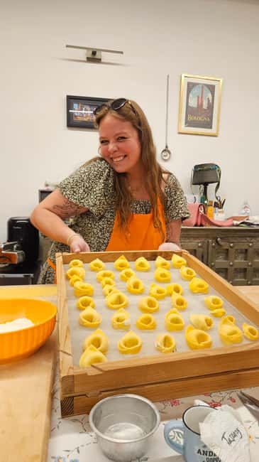 Bologna: Pasta Cooking Class, Ragu & Wine with Local Host - Rolling, shaping, and eating fresh pasta
