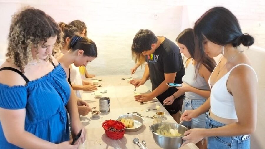 Bologna: Traditional Bolognese Pasta Making with Meal - Meeting Irene and getting started