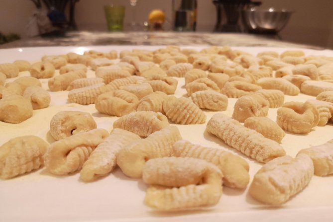 Bruschetta, Fettuccine, Gnocchi, Tiramisu Cooking Class - What the villa setting adds
