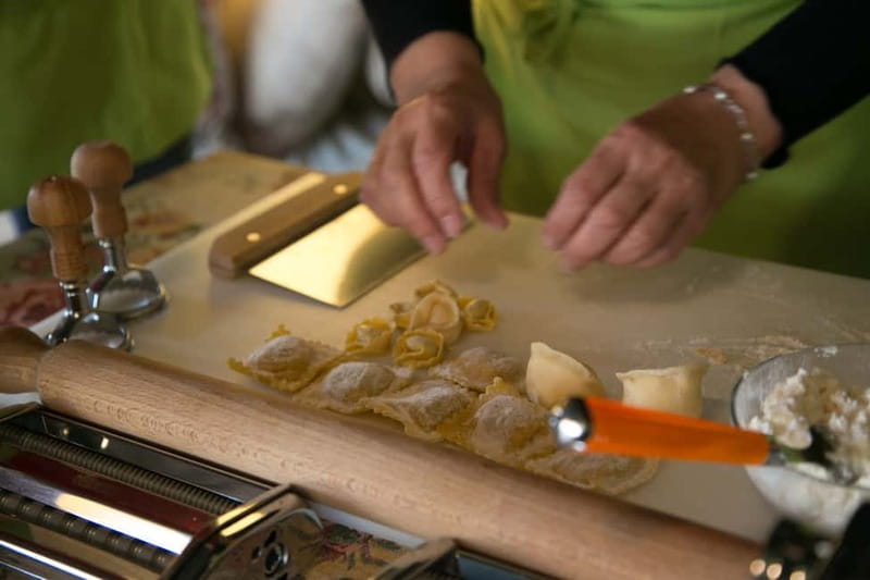 Cagliari Home Cooking Class: Pasta, Wine & Sardinian Flavors - Why this class gives you more than a restaurant meal