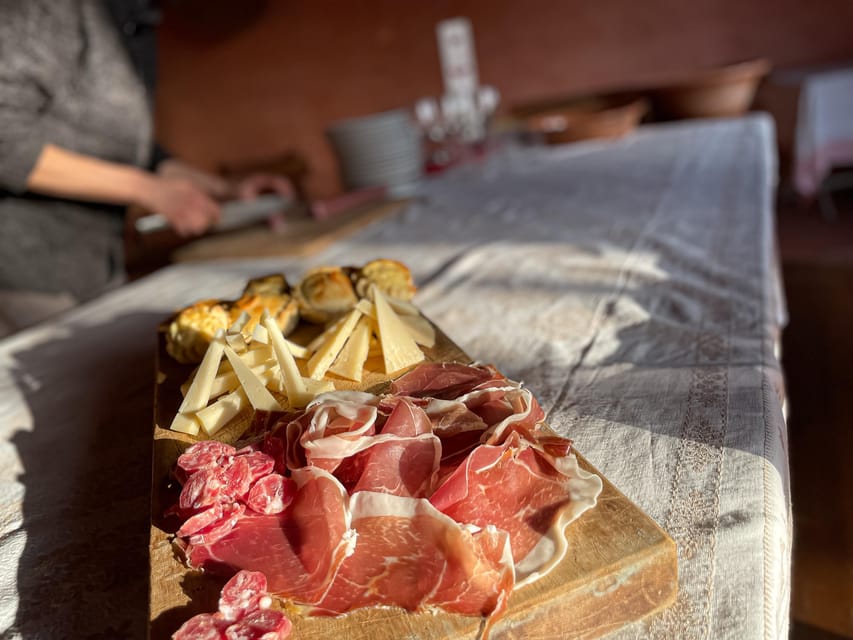 Cagliari: Workshop di pasta fresca tradizionale sarda - Language, group size, and booking details