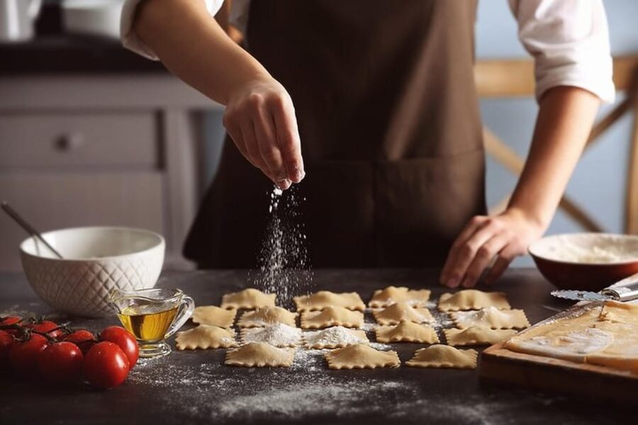 Catania: Pistachio Ravioli, Pasta Home Cooking Class w/ Wine - Five useful things to know before booking