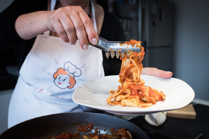 Cesarine: Fresh Pasta Class & Meal at Local's Home in Lucca - Group size, timing, and the Lucca setting