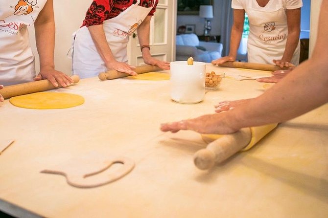 Cesarine: Small group Pasta and Tiramisu class in Catania - Cooking pasta in a Catania home