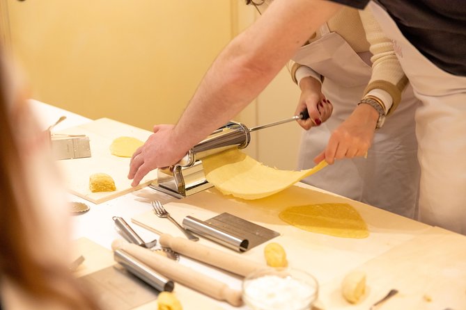 Cesarine: Small group Pasta and Tiramisu class in La Spezia - The aperitivo gets the room talking