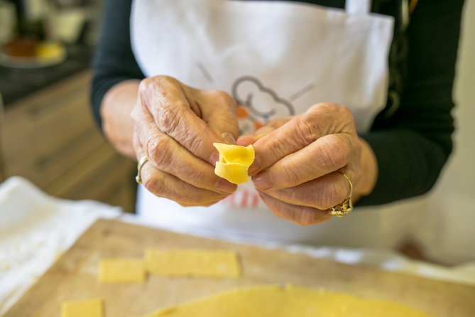 Cesarine: Small group Pasta and Tiramisu class in Modena - Lunch or dinner in a relaxed setting