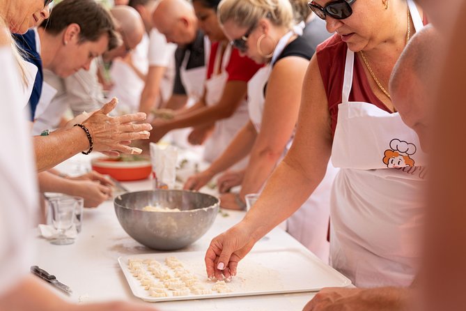 Cesarine: Small group Pasta and Tiramisu class in Siena - The hosts shape the experience