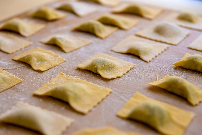 Cesarine: Small group Pasta and Tiramisu with Mamma in Lucca - What the market option adds