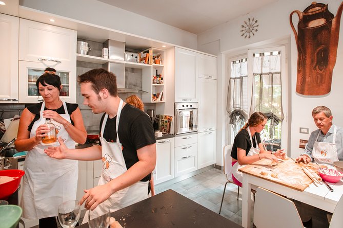 Cesarine: Small group Pasta and Tiramisu with Mamma in Lucca - Group size, pace, and family fit