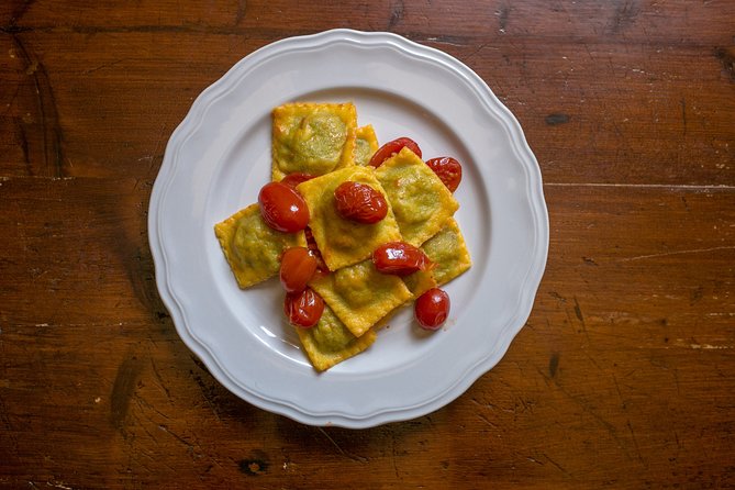 Cesarine: Small group Pasta and Tiramisu with Mamma in Lucca - Finding the meeting point in Lucca