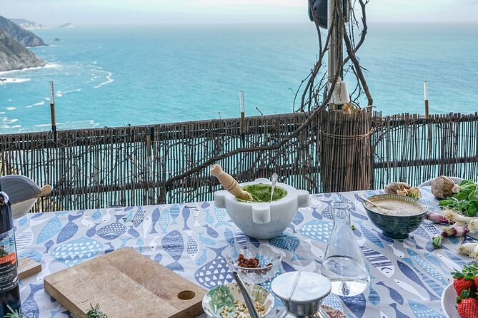 Cinque Terre: Gnocchi & Pesto Class with Seaview in Riomaggiore - A family meal with wine and a sea view