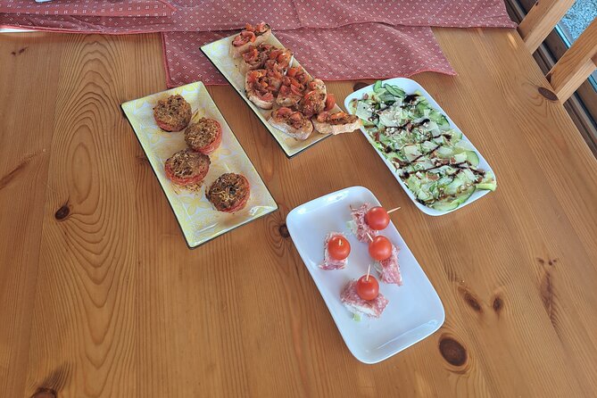 Cooking class in a garden: handmade pasta - The pause that makes the class feel social