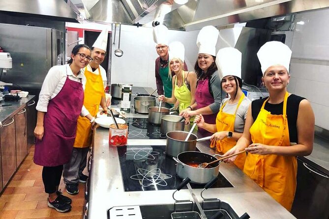 Cooking class with fresh pasta, meat and tastings of 4 wines - Sauces show how Tuscan food changes with the season