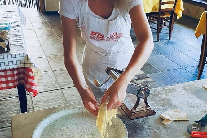 Cooking lesson: tagliatelle, mozzarella and tiramisu - Rolling pasta and preparing the sauces