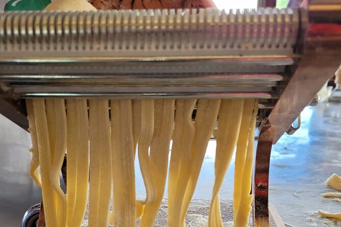 Cooking lesson: tagliatelle, mozzarella and tiramisu - Sitting down to eat what you made