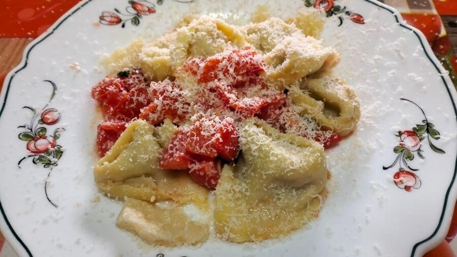 Enjoy your stay in Bologna making pasta and tiramisu - A home-style setting instead of a formal school