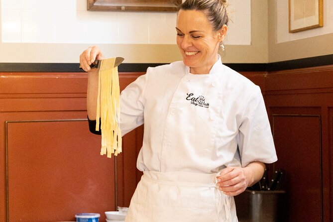Fettuccine and Tiramisu Masterclass in the Heart of Rome - Choosing between three Roman-style sauces