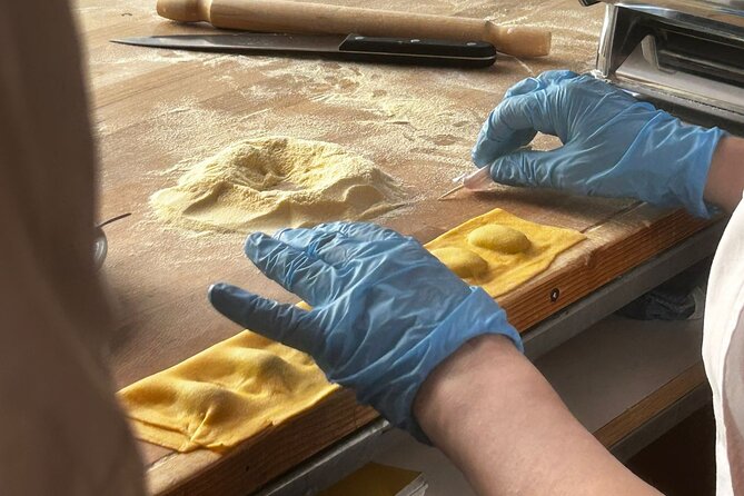 Fettuccine Pasta Cooking Class in Rome City Center - Choosing the sauce for your plate
