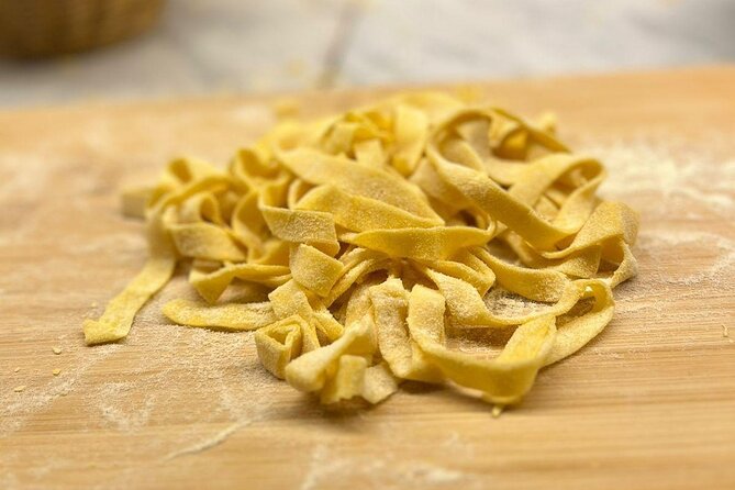 Fettuccine Pasta & Tiramisu - Fresh pasta and tiramisu in one compact class