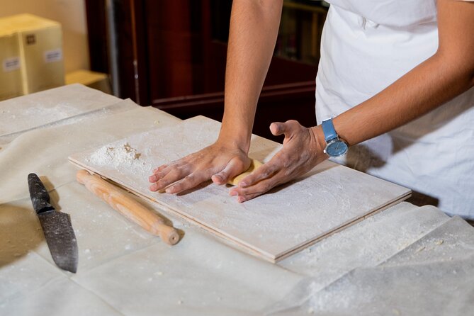 Fettuccine, Ravioli and Tiramisu Pasta Making in Rome - Chefs who keep the room moving