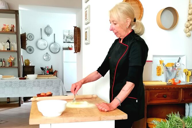 Fettuccine & Ravioli Class in Assisi’s Home-Style Cooking School - Meeting your Cesarine host