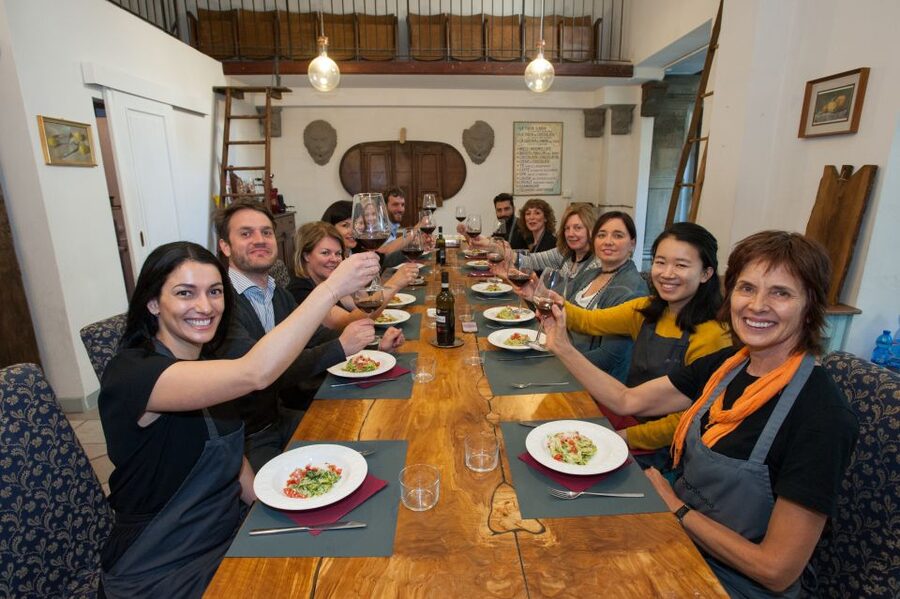 Florence: Authentic Pasta Making Class - Family-style lunch with local wine
