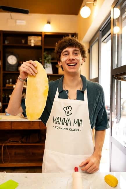 Florence: Authentic Pizza & Gelato Experience+Unlimited Wine - Making the dough and understanding the timing
