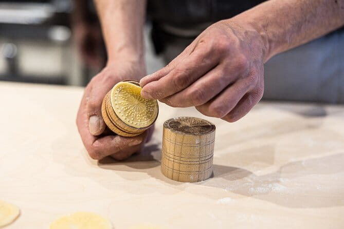 Florence: Cooking Class Pasta & Tiramisu Making Unlimited Wine - The best start time for your Florence plans