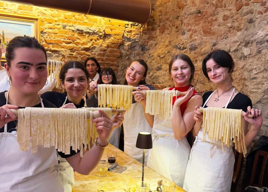 Florence Cooking Class: Ravioli & Pasta & Wine + Gift Apron - Who will enjoy this Florence class