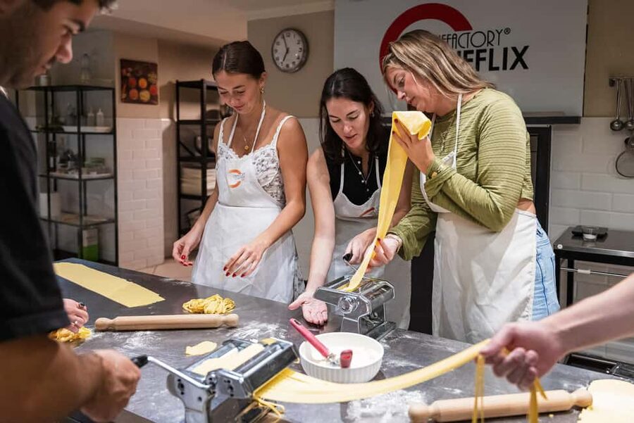 Florence: Handmade Pasta & Dessert Class with Unlimited Wine - What happens during the three-hour Florence pasta class