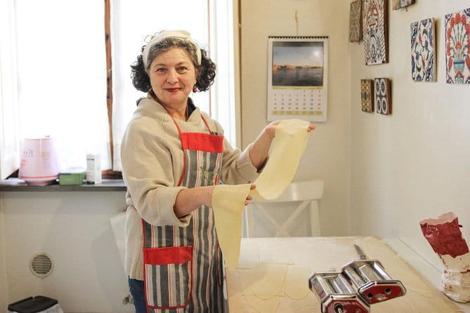 Florence Market Tour and Pasta Class with Food Author Patrizia - Learning handmade pasta in a private home
