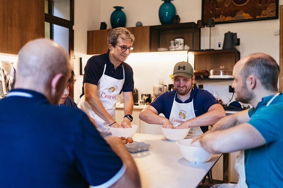 Florence: Pasta and Tiramisu Cooking Class with Local Host - Arriving at a local host’s home
