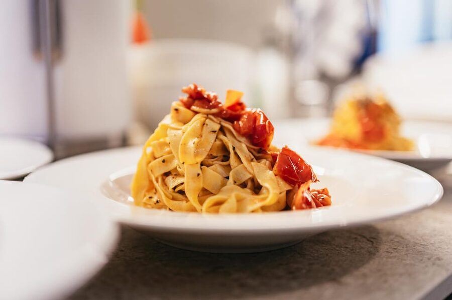 Florence: Pasta and Tiramisu Cooking Class with Local Host - Starting with an Italian aperitivo
