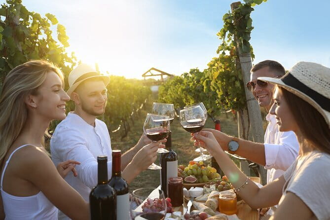 Florence: Pasta Cooking Class with Unlimited Wine - A social class, not a private kitchen